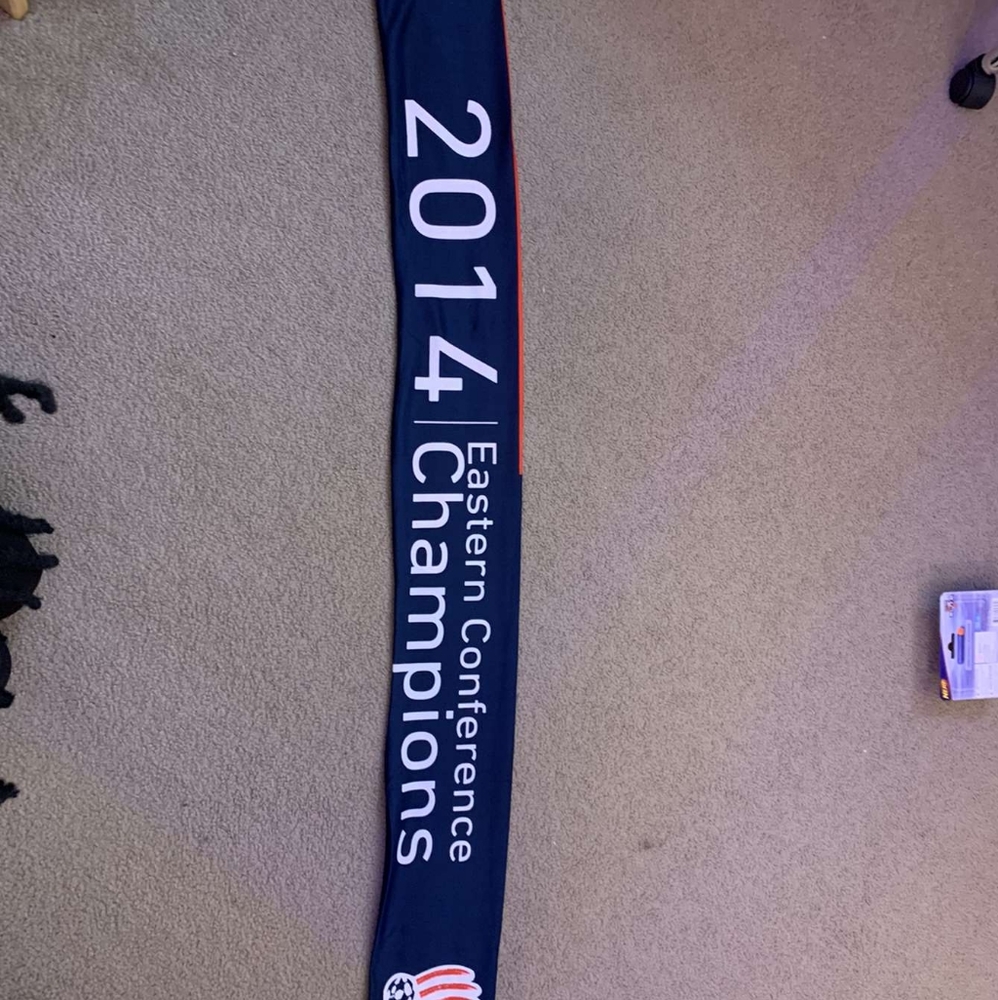 Revolutions scarf with white yarn ends